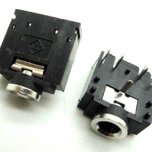 3 Pezzi 3F07, dual-channel, 3.5 audio jack, headphone jack, 5 feet