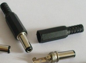 Big power plug, corresponding to the transposon is 5.5 * 2.1, DC005 plug