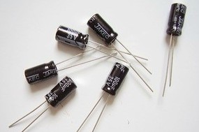 10 Pezzi 100uf 35V 6*11 Electrolytic Condensatore