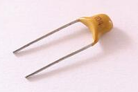 10 Pezzi Monolitico Condensatore 104 0.1UF 50V 100NF 50V104 feet away from 5.08MM