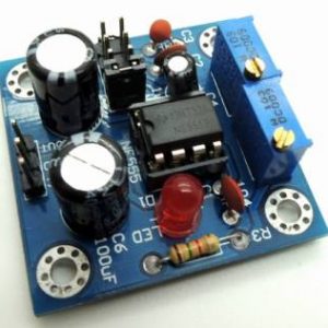 Il modulo impulsi NE555 aggiorna la frequenza del ciclo di lavoro del modulo LM358 regolabile