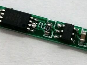 Circuito di Protezione da Sovraccarico 3.7V pe Batterie Litio 18650