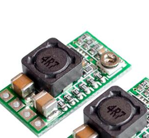 MINI Efficienza 97,5% modulo buck DCDC di dimensioni ultra ridotte da 424V12V24V a 5V3A Per auto