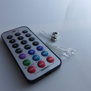 Kit Controllo Remoto Infrarossi 38Khz 2 Pezzi SENDER+ 2 Pezzi Ricevitore + Batteria