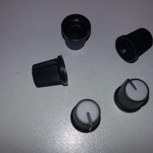 7527-5-Pezzi-BLACK-PLASTIC-KNOB-WITH-GRAY-POINTER-scaled-1