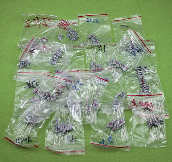 1 w Resistenze kits 0.1R - 0.82R, 10 Pezzi of 8kinds: 0.1? ,0.22,0.27?,0.33?,0.5?, 0.56?,0.68?,0.82? 1 w Resistenze kits 0.