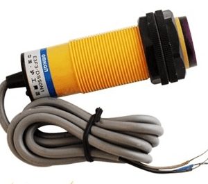 E3F3-DS50P1 M30 Interruttore fotoelettrico a riflessione diffusa DC a tre fili PNP normalmente aperto distanza 50 cm