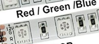 Striscia LED blu 5050 di 5 metri a 12V con 60 LED/m, IP35. Ideale per progetti elettronici e maker. SKU ARD0010491. Prezzo: €