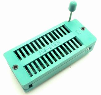 Zoccolo universale ZIF per test IC con 28 pin. SKU ARD0011103. Prezzo €2,76. Prodotto prenotabile e in ritardo di consegna.
