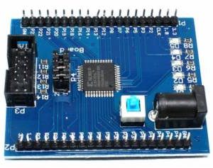 **Alt-text SEO/accessibilità:** Scheda di sviluppo CPLD Xilinx XC9572XL per Arduino. Con 4 LED e disponibile in prenotazione,