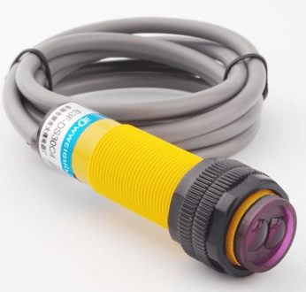 **Alt-text SEO/Accessibilità:** Sensore fotografico M18 E3F-DS30C4 npn cilindrico per elettronica/maker. SKU ARD0011883, € 4,