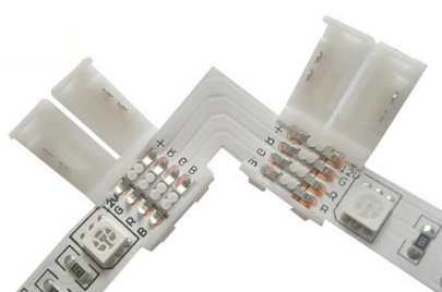 **Alt-text:** Cavetto PCB con WS2812 WS2811 RGB LED 4polo. Apposito connettore per progetti di elettronica maker, disponibile