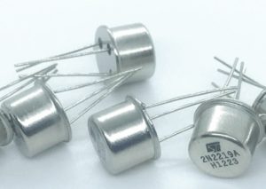 Transistor 2N2219A CAN-3 TO-39