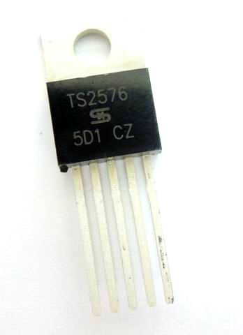 4 Pezzi TS2576CZ5 Conv DC-DC Single Step Down 4.5V to 40V 5-Pin(5+Tab) TO-220 IC Circuiti Integrati